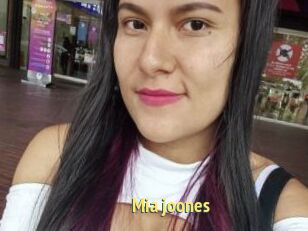 Mia_joones