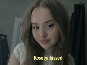 Roselynkissed